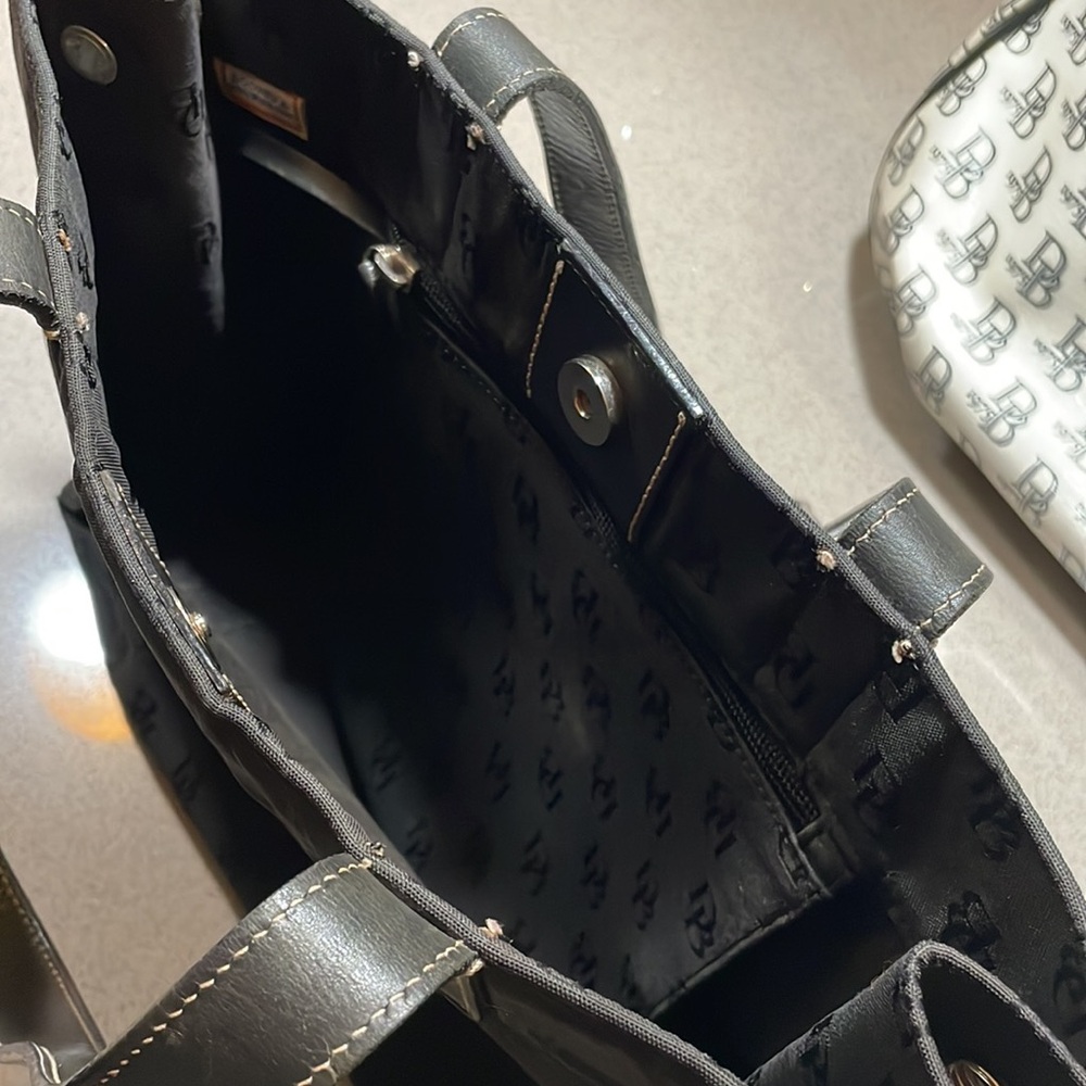 Dooney & Bourke Black and White Logo Shoulder Bag and black canvas tote bundle - Picture 13 of 16